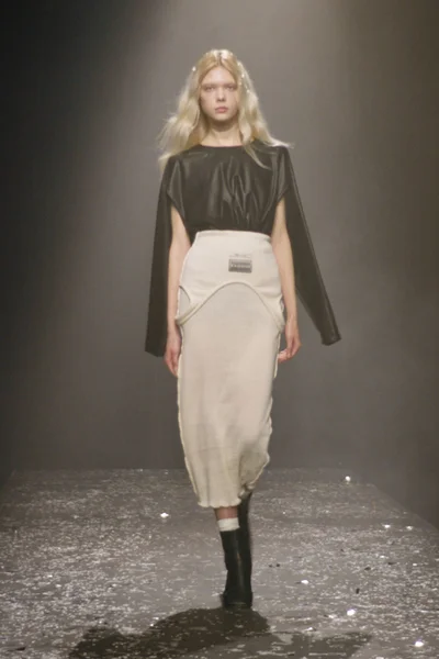 Look 15